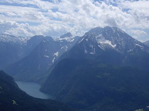 Aussicht vom Kehlstein Beim Kehlsteinhaus gegen halb drei angekommen löschen wir erst unseren Durst, genossen die Aussicht vom Kehlstein (1837m) und machten uns gegen drei Uhr auf den...